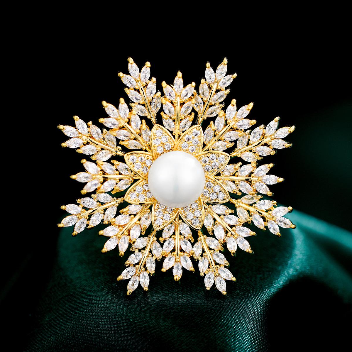 

Роскошная южнокорейская брошь-снежинка с инкрустированными цирконами бриллиантами – элегантная корсажная булавка для костюмов и пальто. золотой