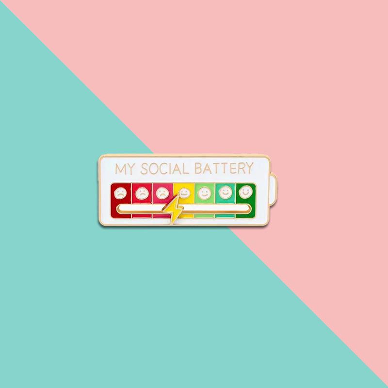 

Smiley Face Mood Converter Pin - Adjustable Expression Badge for Men and Women