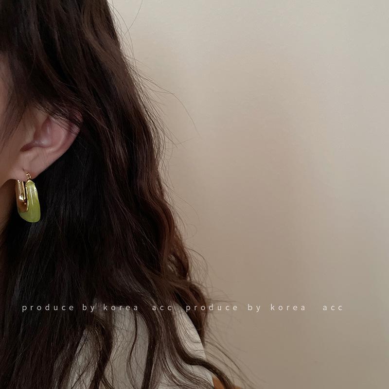 Korean retro geometric U-shaped resin ear buckle temperament simple earrings Mori Hong Kong style fashion fairy personalized earrings