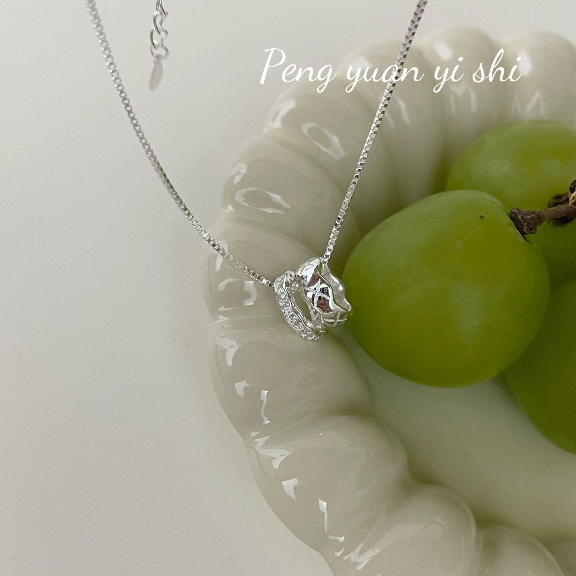 S925 Sterling Silver Rhombus & Circle Necklace for Girls - Elegant Light Luxury Versatile Clavicle Chain. 925 Silver