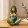 Gaia Gottheit Figur mit Blumenkranz | Detailliert Handbemalte Erscheinung, Platzsparendes Design,