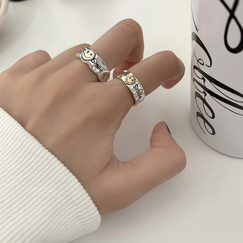 Schicker unregelmäßiger Smiley-Gesicht verstellbarer Ring für Damen in zeitgenössischer koreanischer Ästhetik mit 925er Silber