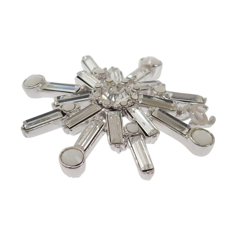 CHANEL  Brooch Silver metal Women
