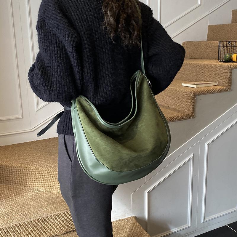 

New Retro Matte Commuter Crossbody Bag Women Large Capacity Shoulder Bucket Bag Comfortable and Versatile Texture Storage Bags