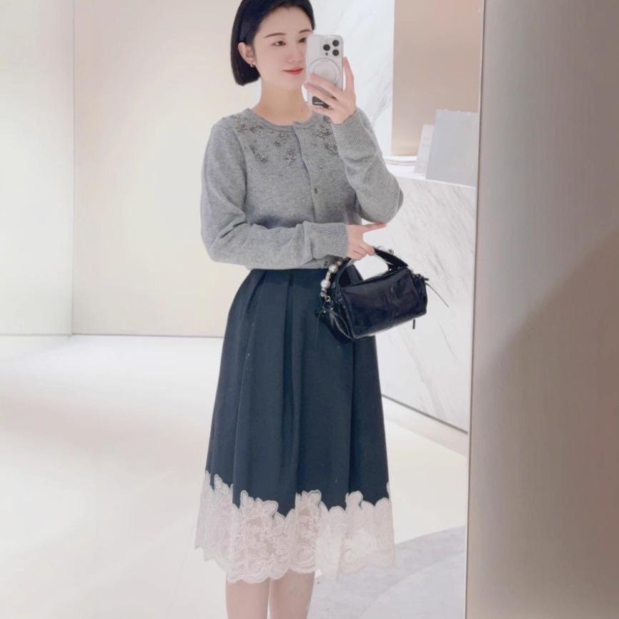 2025 Winter Romantic French Lace Trim Vintage Hip-Hugging Women's Skirt