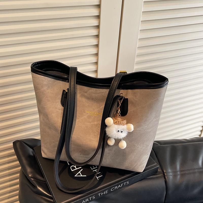 Zimní retro jednobarevná přívěsková taška - Velká kapacita, módní design přes jedno rameno pro ženy