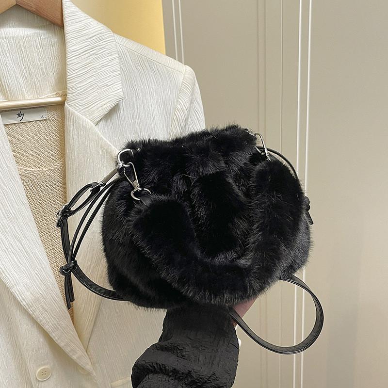 IELGY Ladies Messenger Bag Autumn Winter White Furry Bag