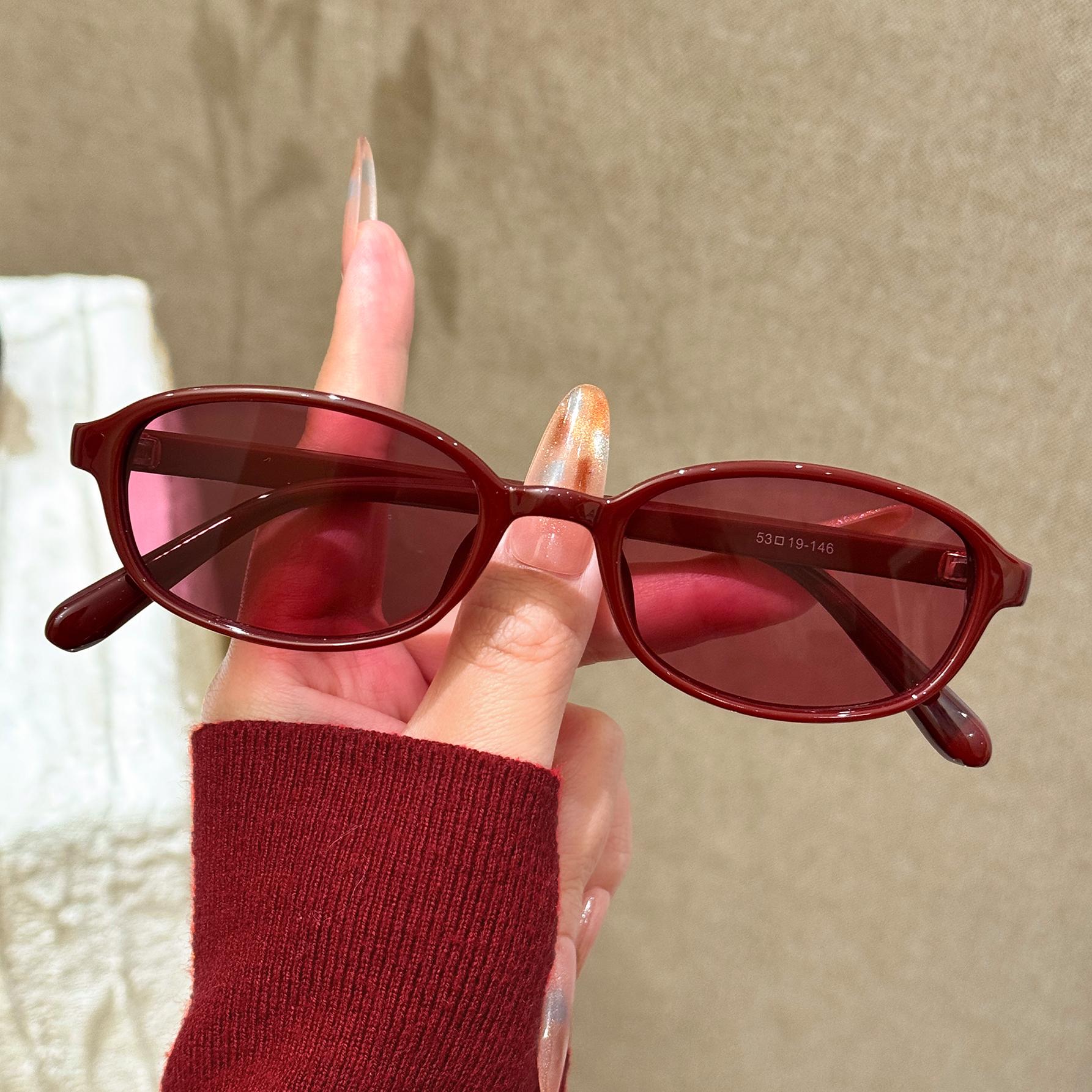

1Pc Fashionable Small Square Sexy Sunglasses for Women, New Rivet Frame Oval Sunglasses, Lightweight Summer Outdoor Shades