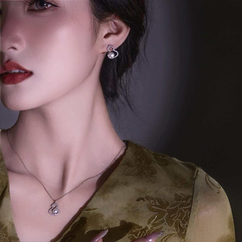 18K Gold Plated Good Luck Gourd Pearl Earrings: Natural Freshwater Pearl Studs for Women.