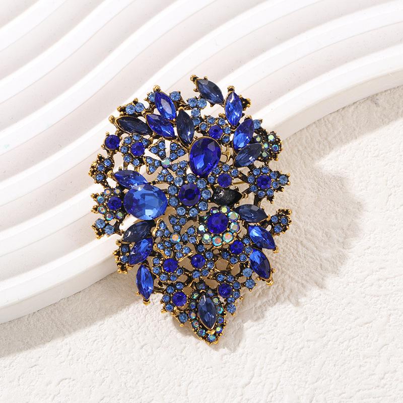 Retro Style Crystal Brooch Women's Atmospheric Corsage Coat Suit Anti-light Pin Diamond Accessories
