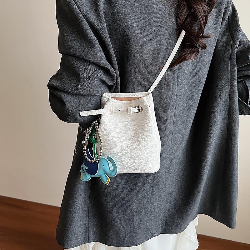 New Commuter Versatile Bag Women's Fashion Large-capacity Shoulder Messenger Bag