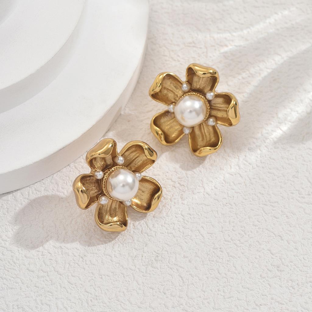 Wind Stud Earrings Female Personality Retro Flower Design Inlaid Pearl Earrings Niche Light Luxury Design Earrings