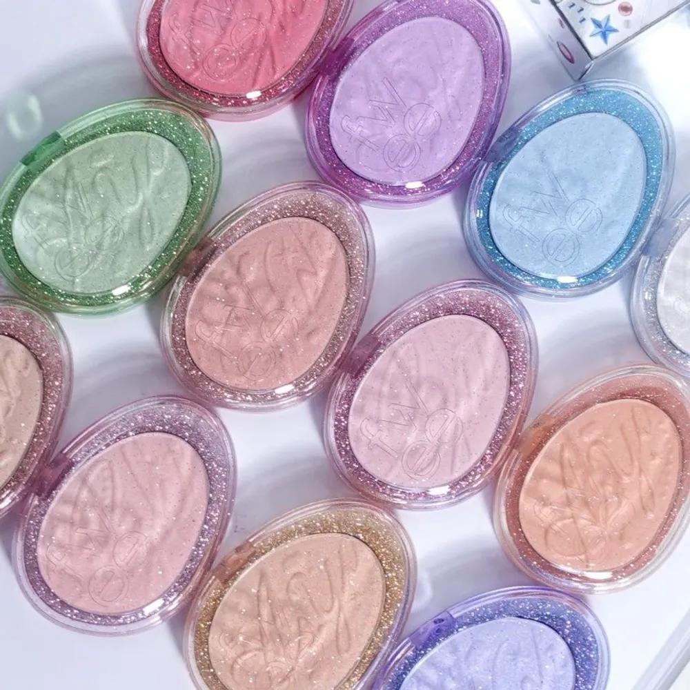 

fwee Unique Radiance Expression Glitz Stone Highlighter HL05 Lucky Clover
