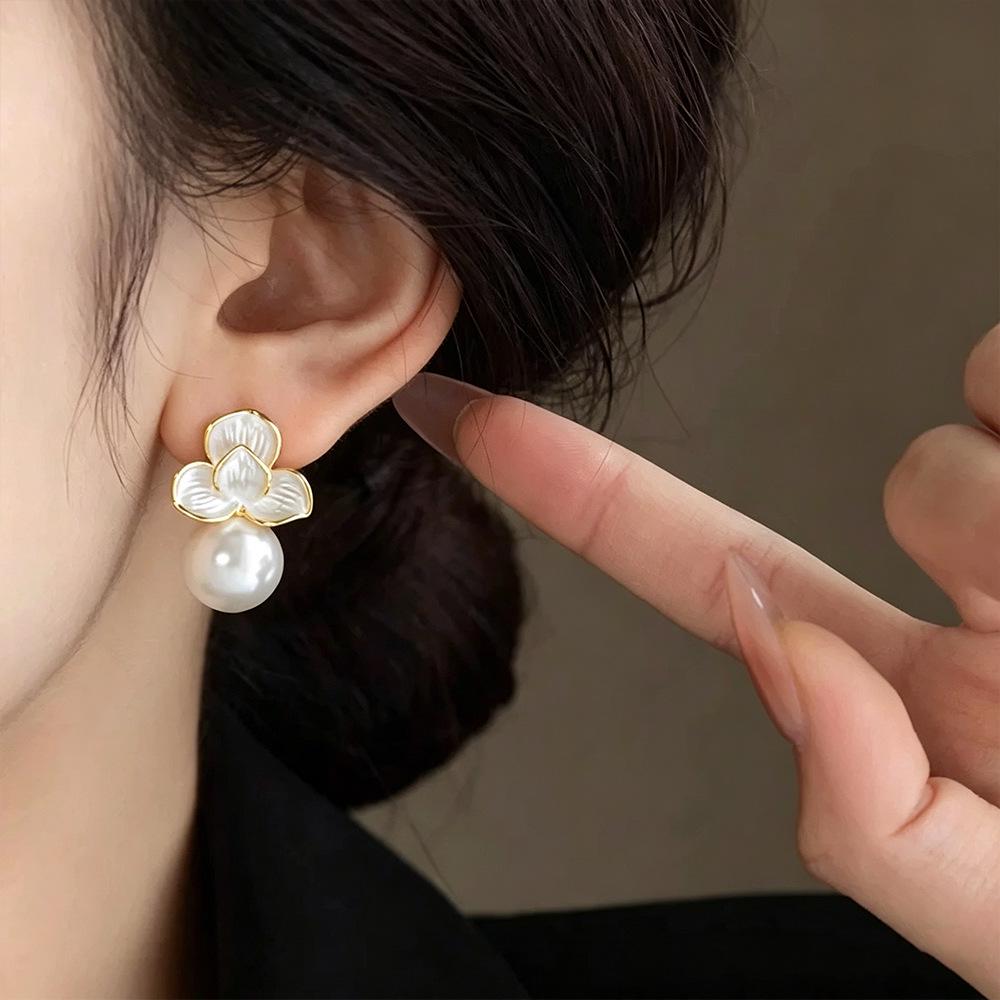 Elegant Glazed Pearl Flower Stud Earrings – Versatile, High-End Accessories for Women