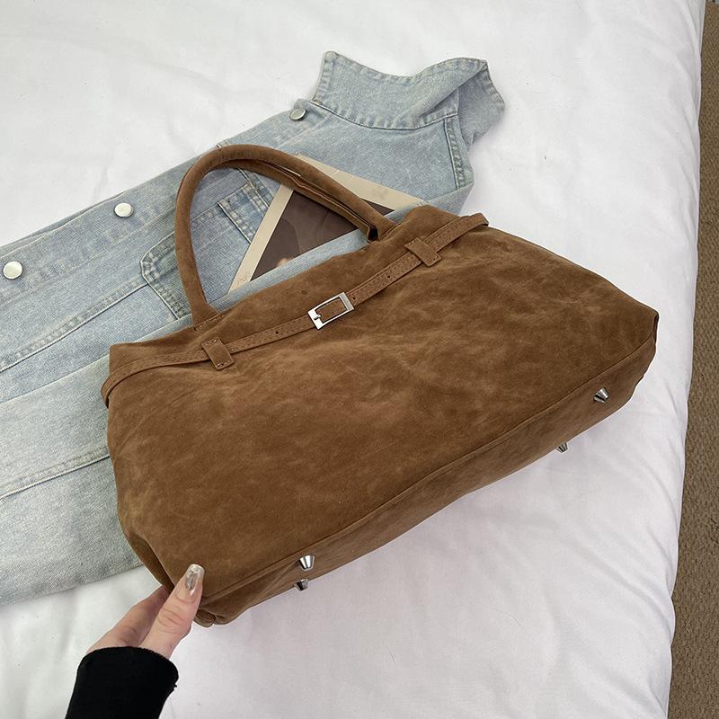 Korean version of retro matte leather belt buckle tote bag women's 2025 autumn fashion large capacity commuter shoulder armpit bag