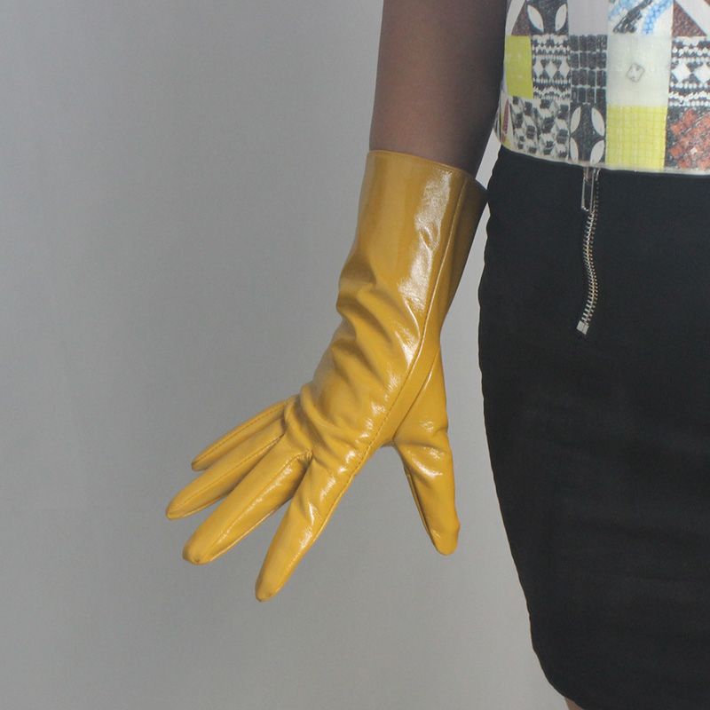 

Короткие кожаные перчатки 28 см Искусственная кожа ПУ Лаковая кожа Красные Серебристые Синие Подиум Кос Модельная фотография Село Ультрамен Patent turmeric M