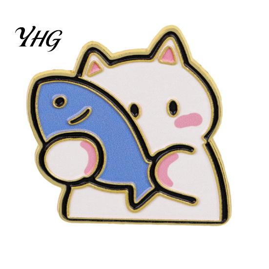 Animal Clothing Accessories Holding Fish Cartoon Cat Brooch, Enamel Kitten Alloy Badge Pin, Lapel Pins for Backpacks Hats Scarves Jackets Brooch