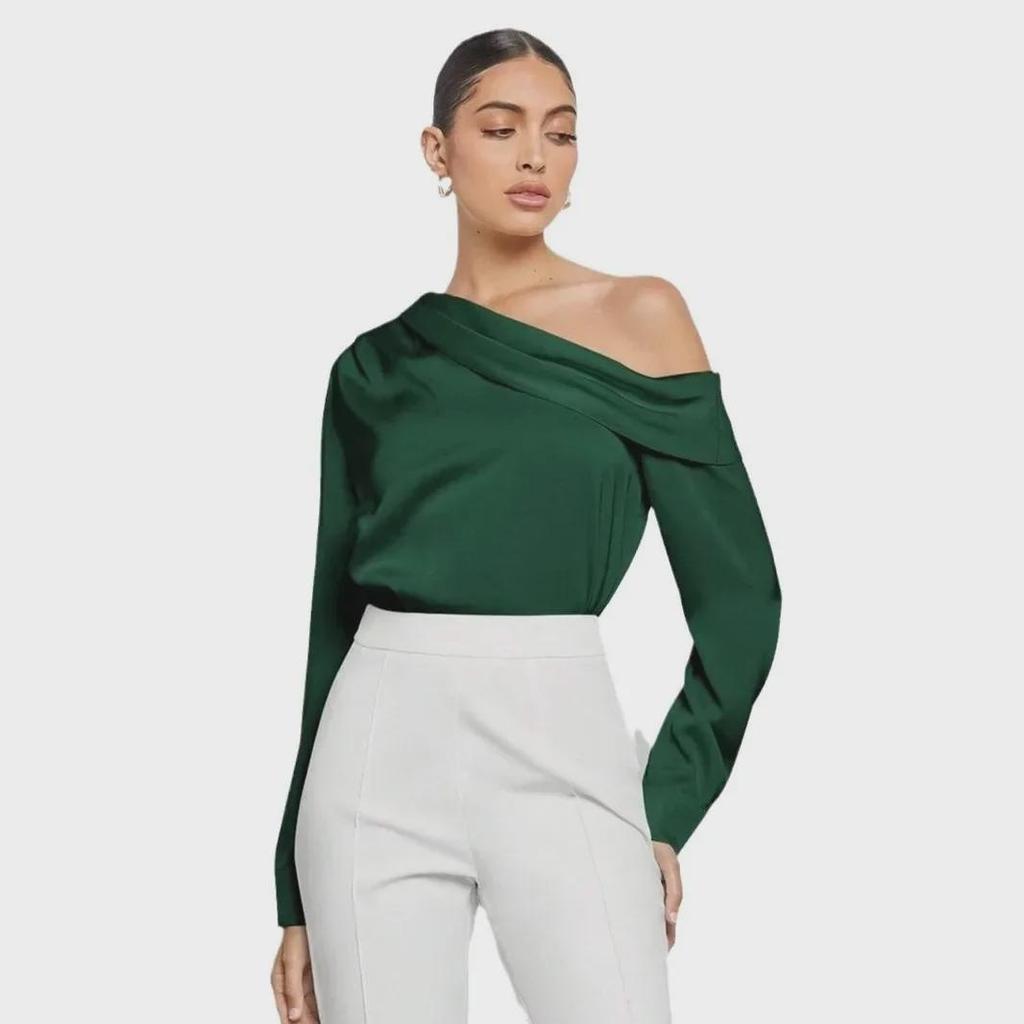 Koszula europejska i amerykańska plisowana satynowa z odkrytymi ramionami i asymetrycznym długim rękawem - moda damska wiosna/lato