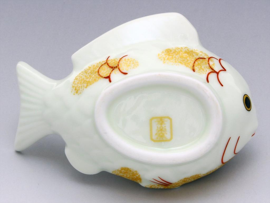 A Journey Through Arita Ware: Koraku Kiln - Sea Bream Shaped Small Dish with Gold Hammering