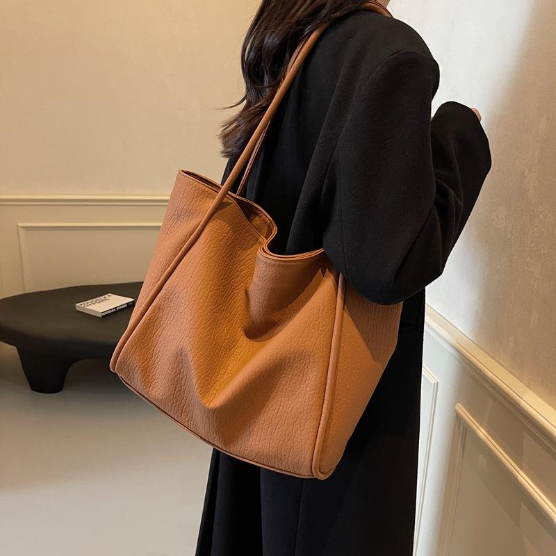Leisure Commuting Large-capacity Bag Women's New Autumn and Winter Fashion Shoulder Bag Simple Casual Tote Bag