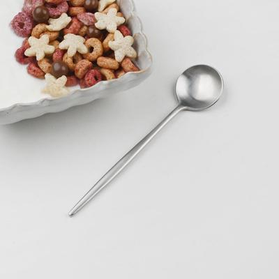 Cuillère à café Avella en acier inoxydable mat argenté