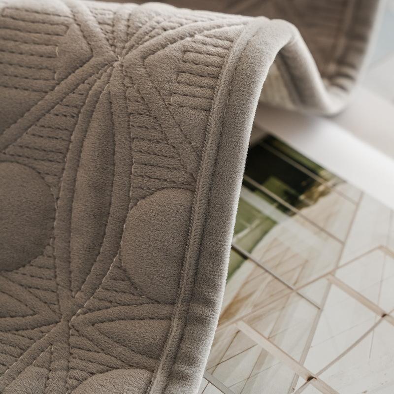 Однотонная плюшевая подушка для дивана — фото 4