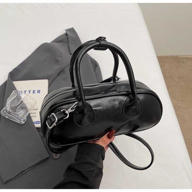 Fashion High Sense Niche Casual Versatile Baguette Bag Women's 2025 Spring and Summer New Solid Color Handbag Messenger Bag