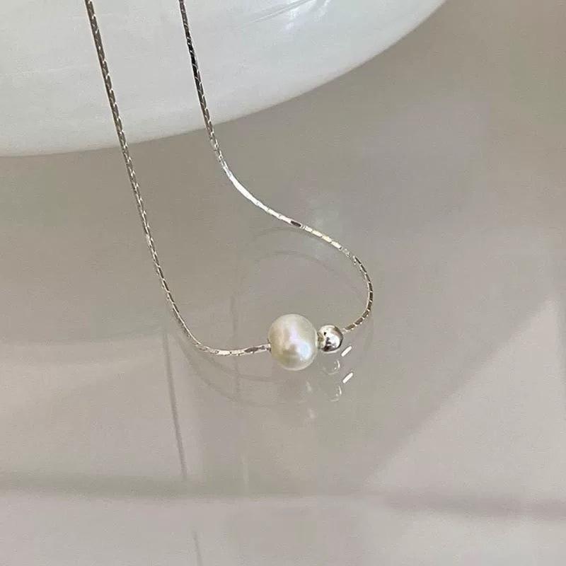 Exquisite Minimalist Pearl Necklace for Women - 2024 Niche Design, Simple Clavicle Chain, Versatile & Elegant