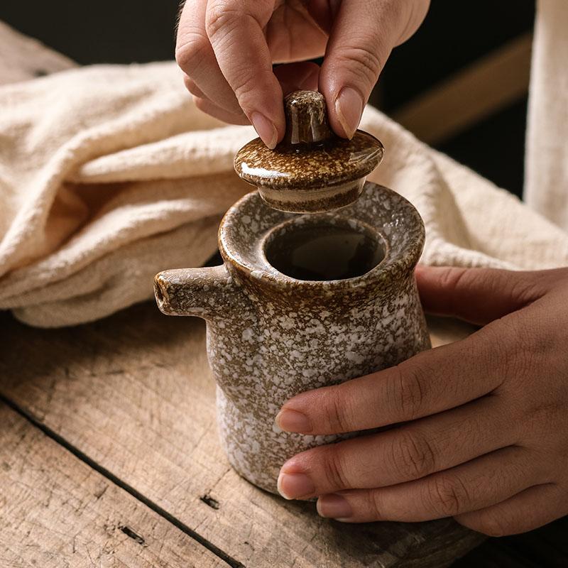 Japanese Ceramic Soy Sauce & Oil Dispenser – Retro Vinegar Bottle for Kitchen Seasoning & Cooking Tools
