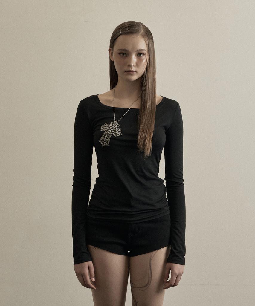 ILLIO Black Leopard Cross Necklace Top