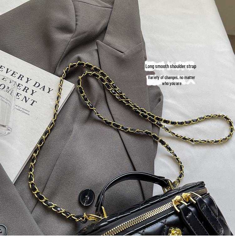 Inspired Textured Shoulder Bag - High-End Fashion 2024 Crossbody with Diamond Chain