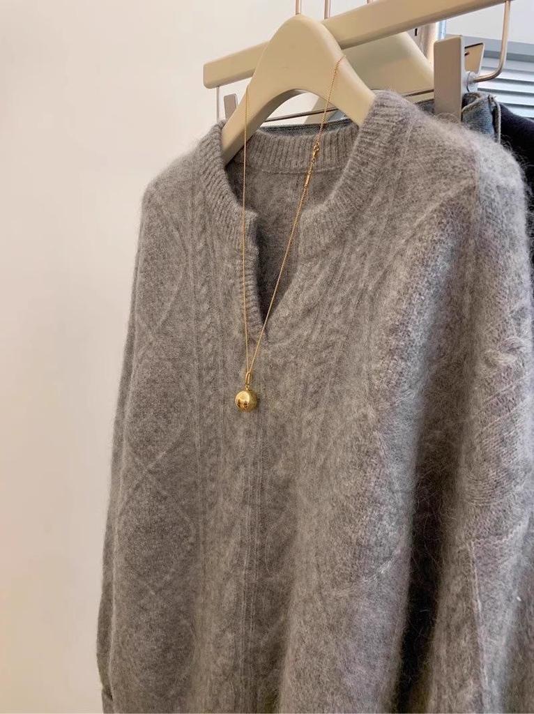25 Autumn Winter Pure Wool Cable Knit Pullover - Loose, Layerable Top for a Slimming Look