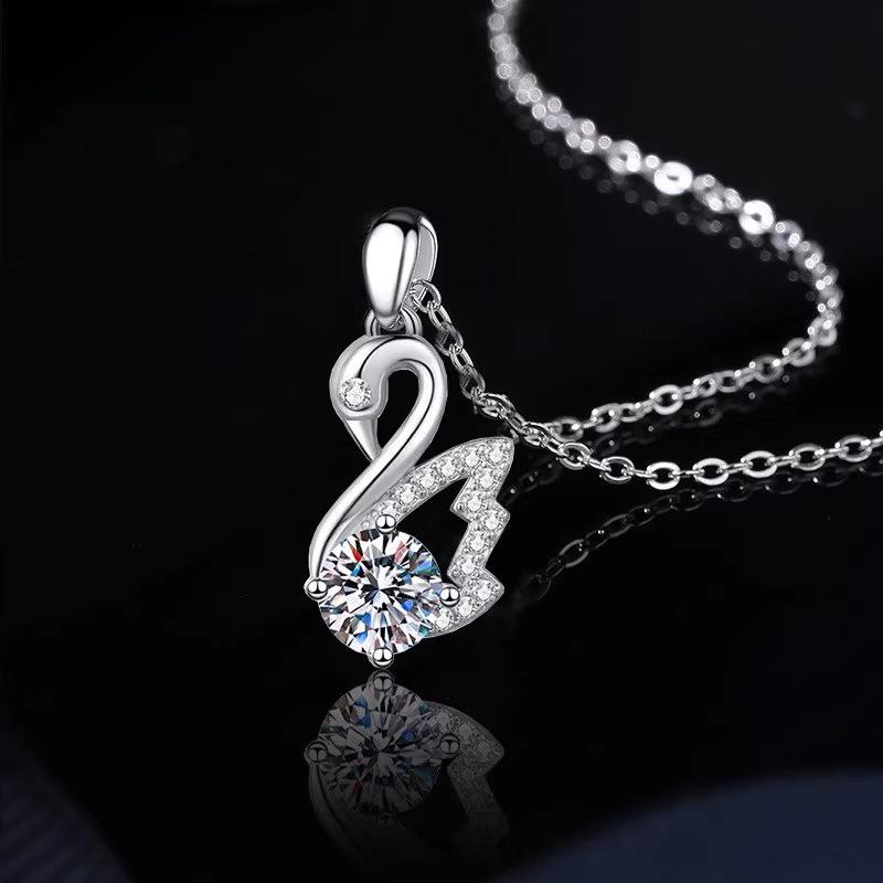 Korean Fashion Little Swan Necklace: s925 Sterling Silver with 1 Carat Moissanite, D Color Women's Pendant