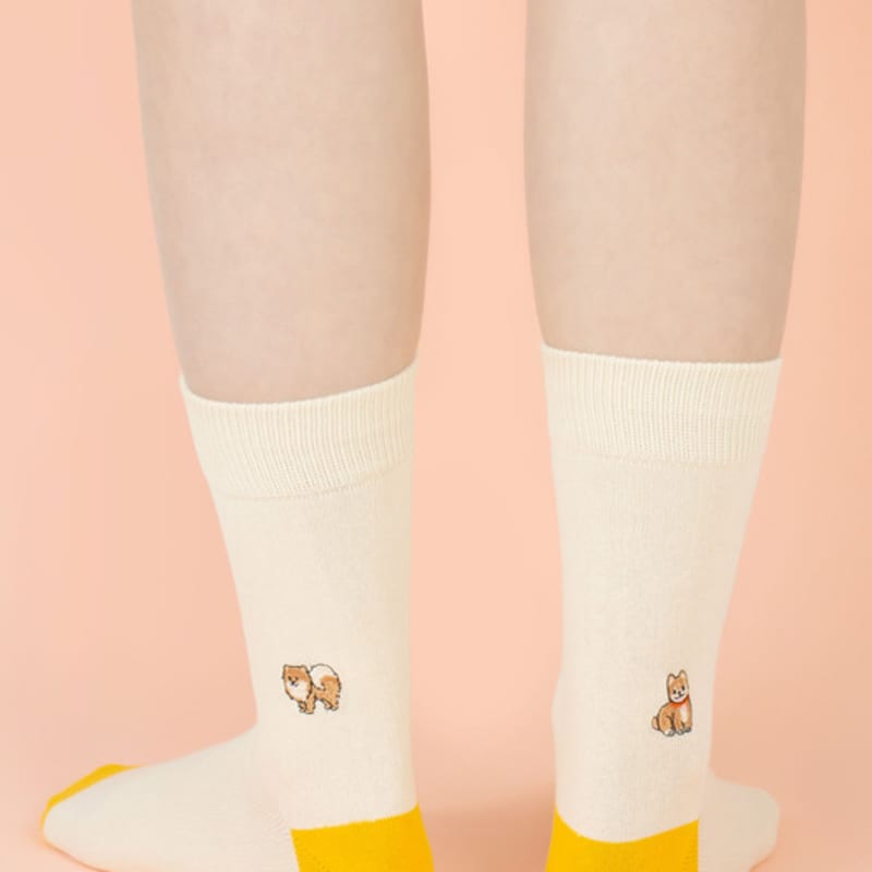 SNOOZY Pomeranian Puppy Embroidered Socks (Ivory Yellow)