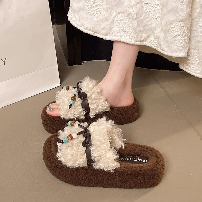 Dicke Plüsch-Pantoffeln mit dicker Sohle für Damen zum Tragen im Freien Herbst und Winter 2025 neue Mode draußen kleiner Muffin-Rolle Plüsch-Baumwoll-Mopp