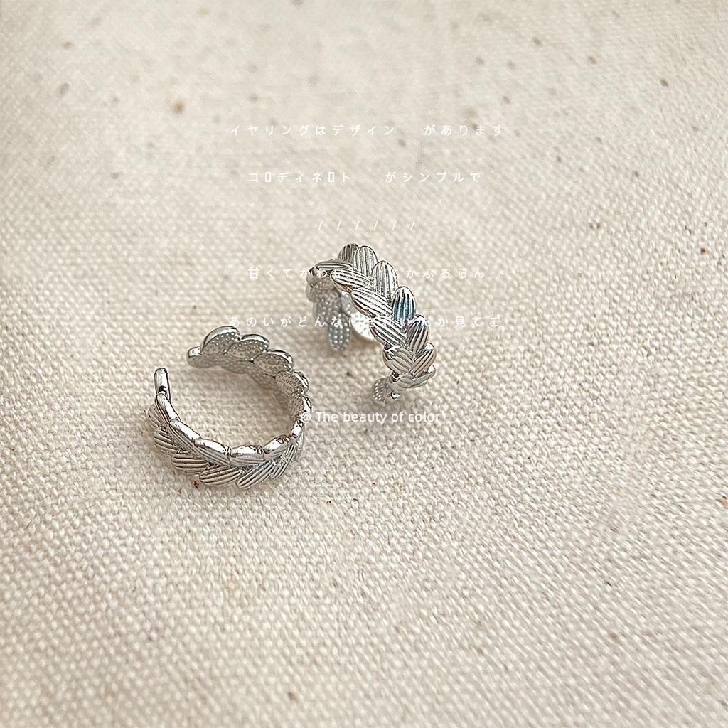 No ear piercings, ear clips are cold, sweet and cool, niche ins silver ear bone clips, earrings wholesale.