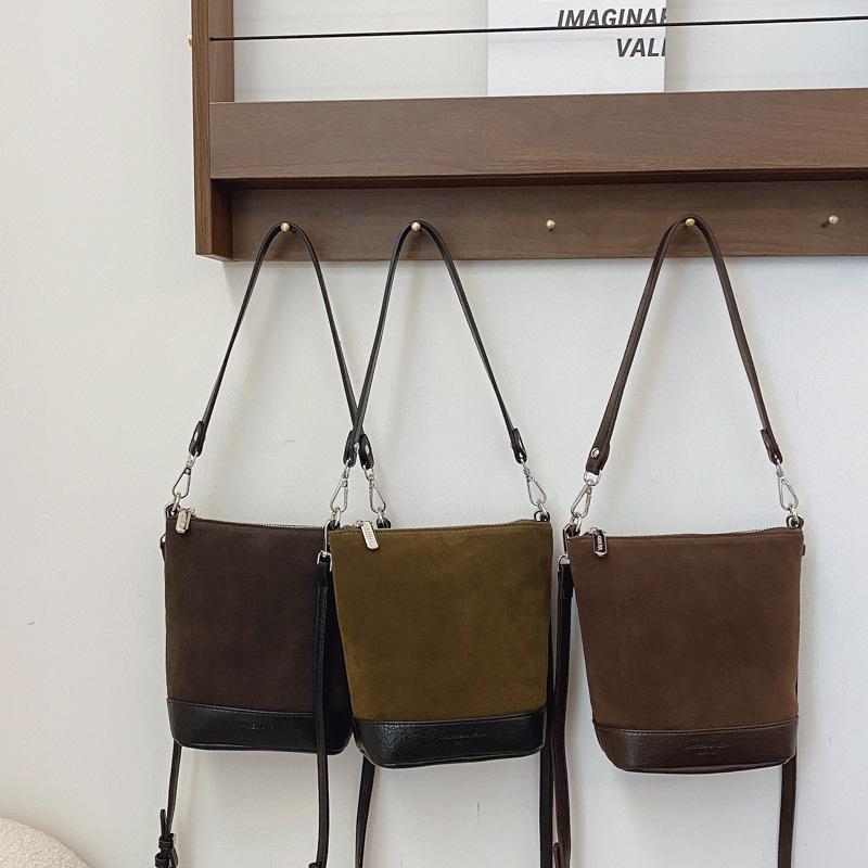 Frosted bucket bag women's niche design spring new retro fashion shoulder messenger commuter bag
