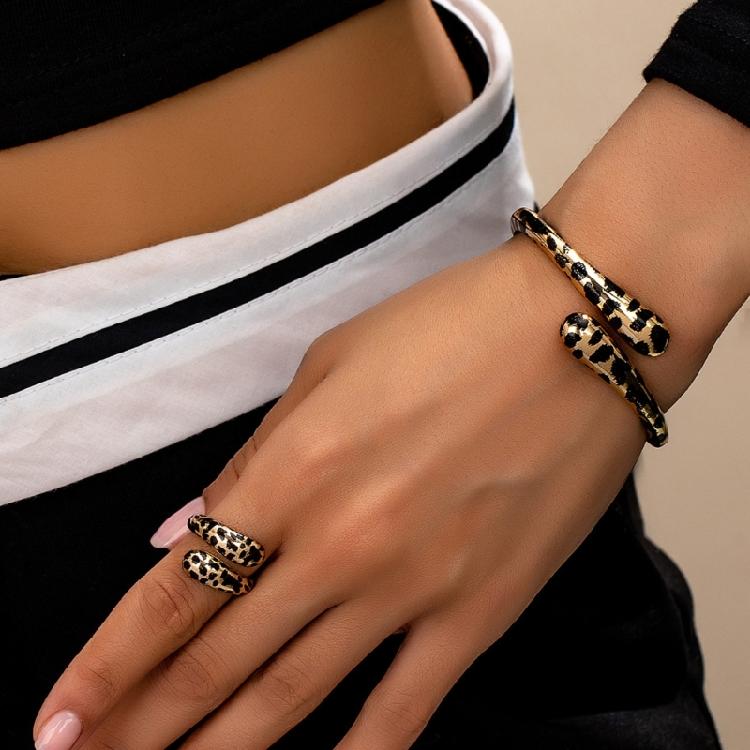Leopard Pattern Jewelry Set Comfortable Wear Bracelet Ring Animal Print Accessories for Fashion Lovers and Trendsetters