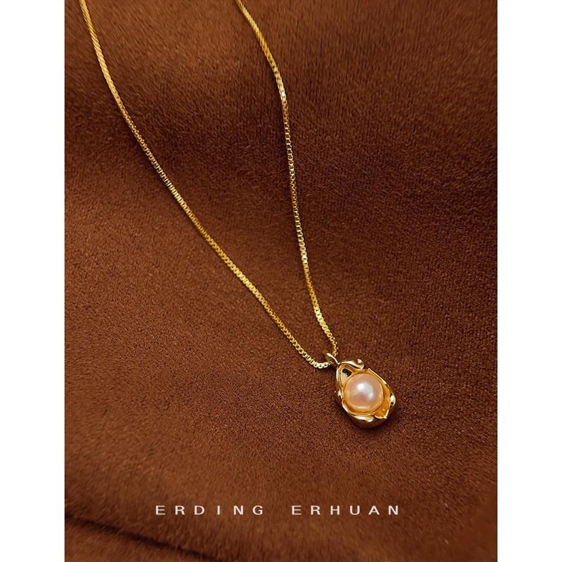 Elegant French Style Freshwater Pearl Pendant Necklace 14K Gold Plated Copper Chain Women Minimalist 2725 Freshwater Pearl Clavicle Chain