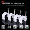 PVC-Rohrschelle mit Nagel für Zementwände