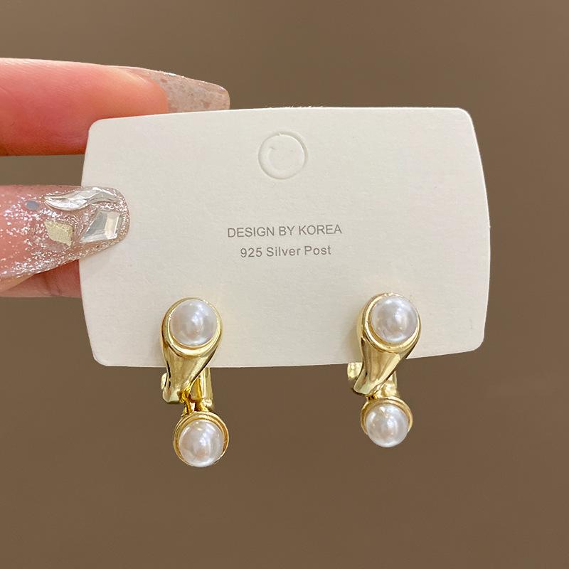 Cold wind rear hanging pearl earrings women s design sense temperament stud earrings new ears