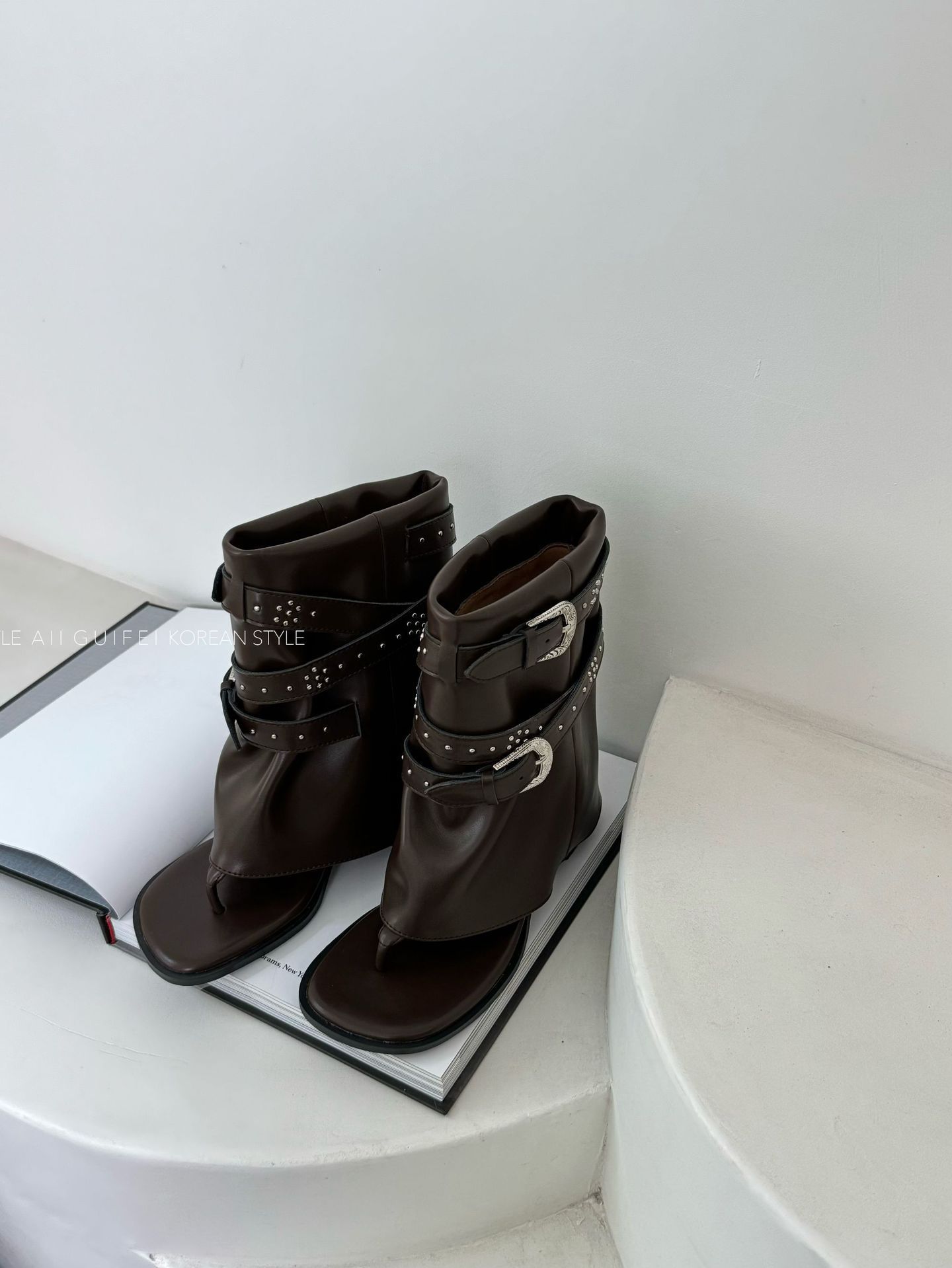 

Coarse heel French pinch herringbone cool boots women s summer 2025 new western jeans tube short boots 40 коричневый