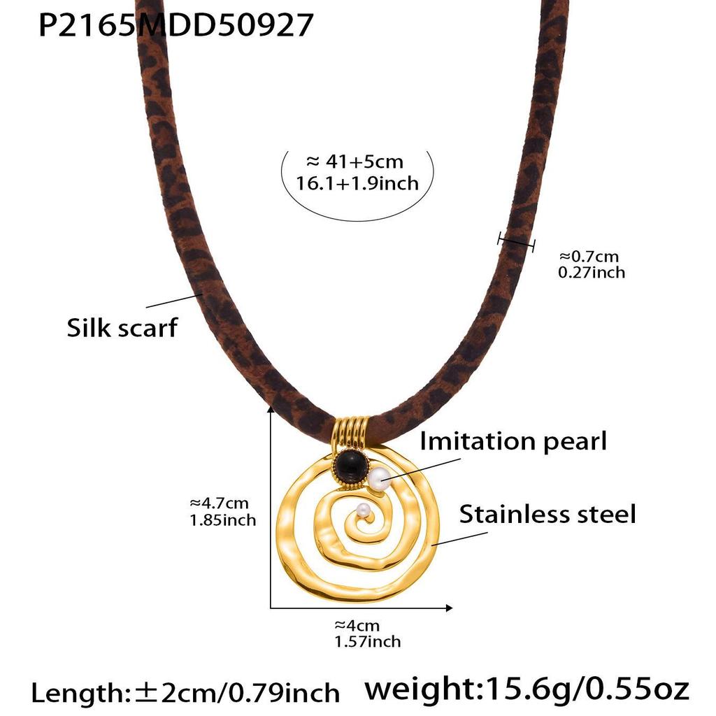 Qiong Yao Design Sense Photochromic Geometric Pendant, Long Leopard Print Necklace, Simple 18K Gold Plated Clavicle Chain.