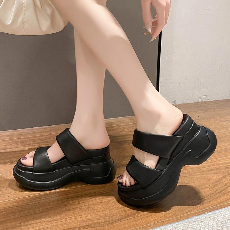 One-word slippers women wear half a mop in summer 2025 new platform muffin and versatile casual fashion sandals trend