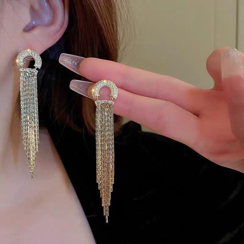 Eleganckie Europejskie i Amerykańskie Kolczyki z Długimi Chwostami - Modny, Luksusowy i Wszechstronny Design dla Kobiet
