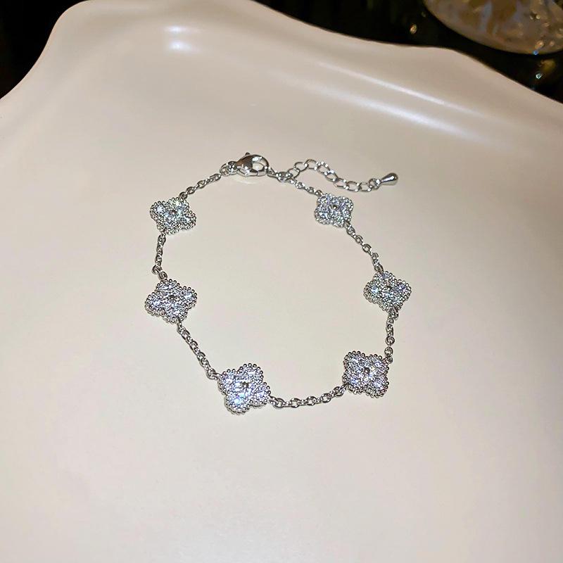 Luxusní náramek čtyřlístek s diamanty ze zirkonu: Elegantní módní design & šperky pro každou příležitost