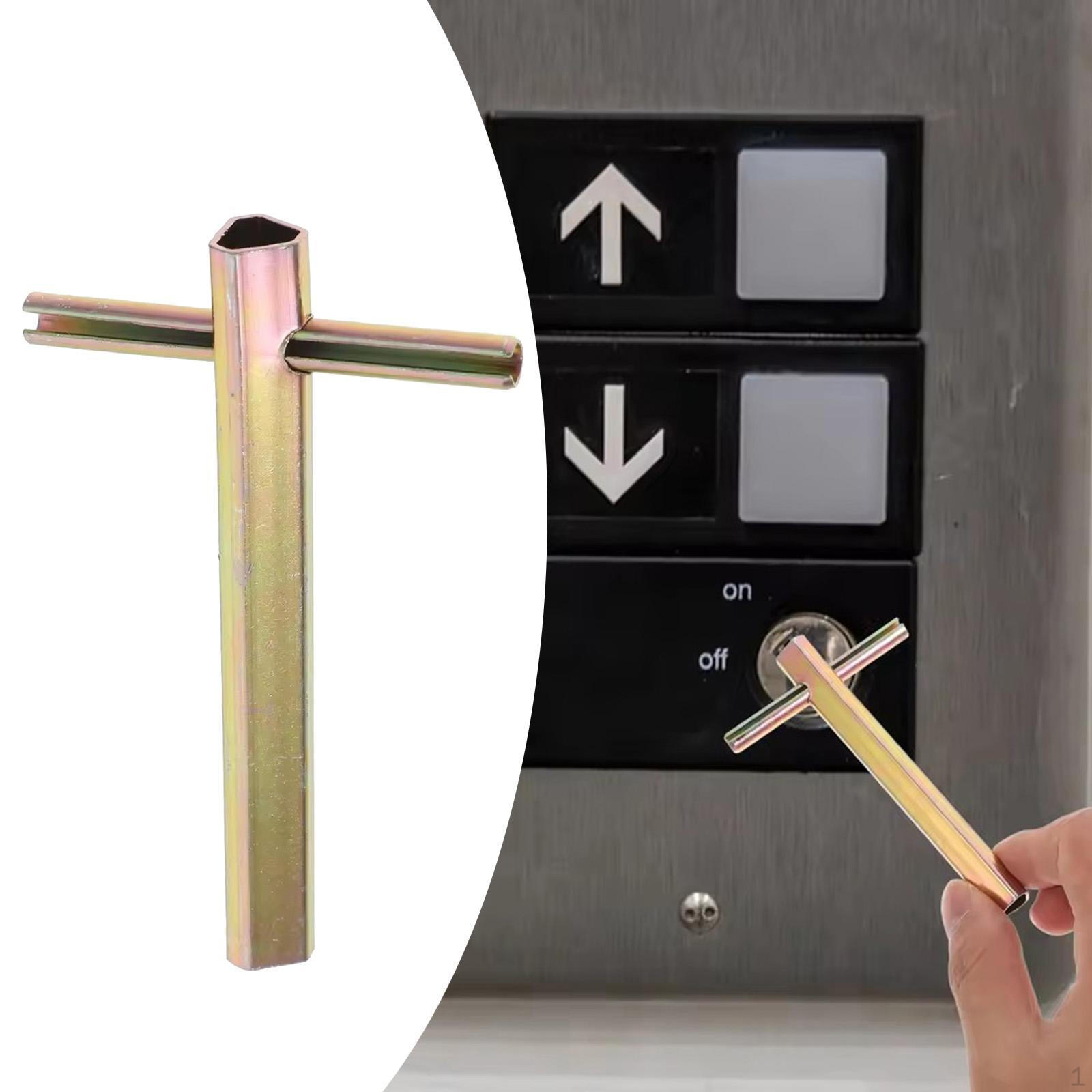 

Треугольный ключ от двери лифта для экстренных случаев в здании торгового центра