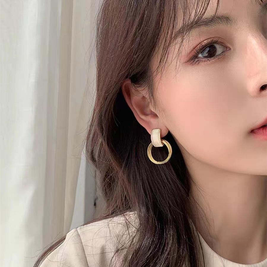 Quiet Luxury French Vintage Geometric Hoop Earrings Minimalist Metal Circle Ear Cuffs Old Money Aesthetic Dainty Gold Tone Studs