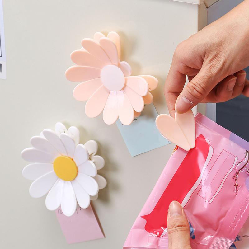 1 Set Refrigerator Magnets Cute Set of Six Clips Snack Storage Daisy Shape Gift Home Decor Durable 3D Design Creative 9x9cm