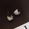 New Fashion Claw Stud Earrings with Dazzling Cubic Zirconia Delicate Graceful Accessories Versatile Female Party Jewelry